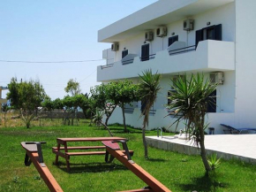 Отель Flisvos Apartments  Ханья